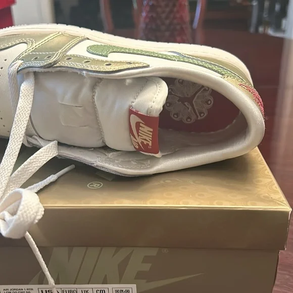 NWOT.. Air Jordan 1 RTR Low OG - Picture 4 of 5